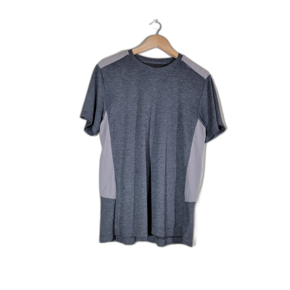 Lululemon Men's Grey T-shirt - Medium